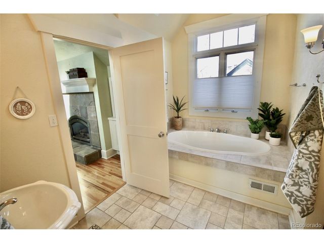 402 Sherman St, Longmont, CO 80501