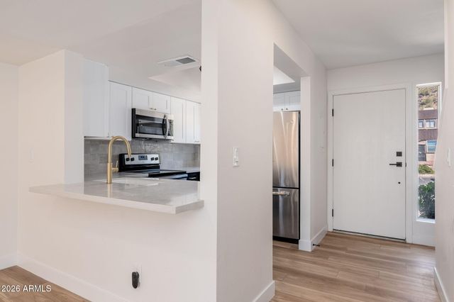 1601 W SUNNYSIDE Drive 121, Phoenix, AZ 85029