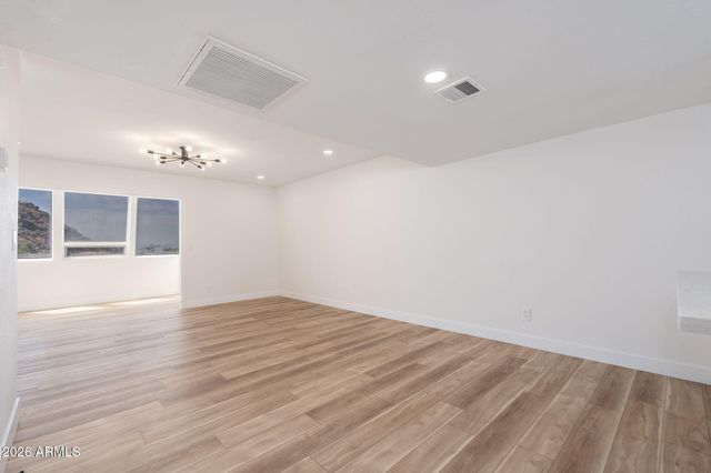 1601 W SUNNYSIDE Drive 121, Phoenix, AZ 85029