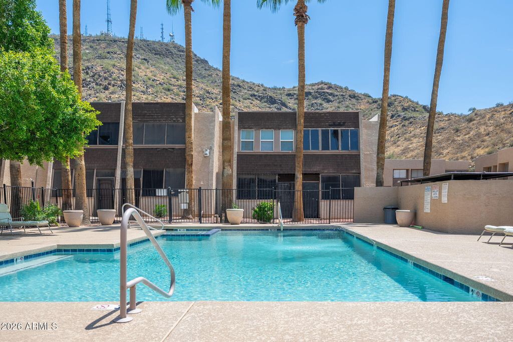 1601 W SUNNYSIDE Drive 121, Phoenix, AZ 85029