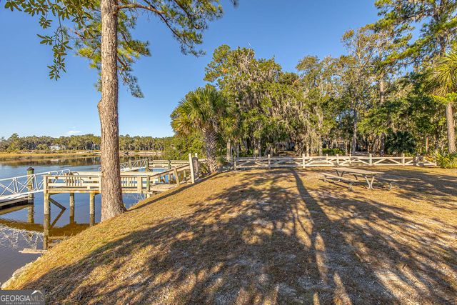 8 W London Hill Road, Woodbine, GA 31569