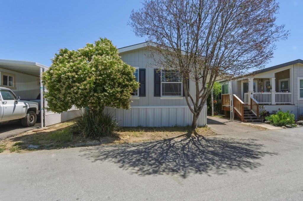 2900 Fairview Road 20, Hollister, CA 95023