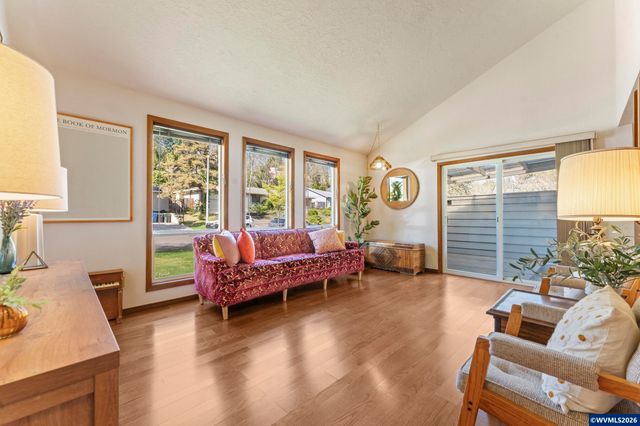 2358 Ptarmigan St NW, Salem, OR 97304