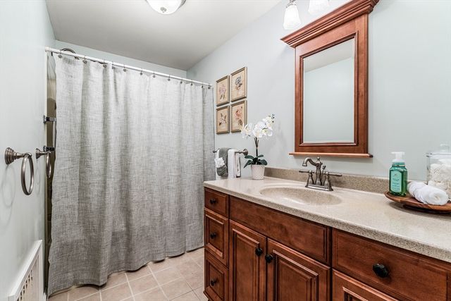 383 Hovey St, Lowell, MA 01852