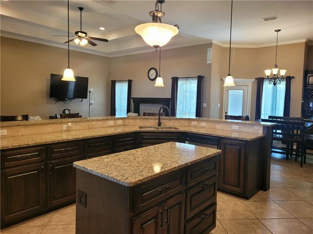 7505 S Lake Dr, Corpus Christi, TX 78414