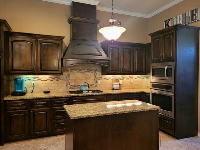 7505 S Lake Dr, Corpus Christi, TX 78414