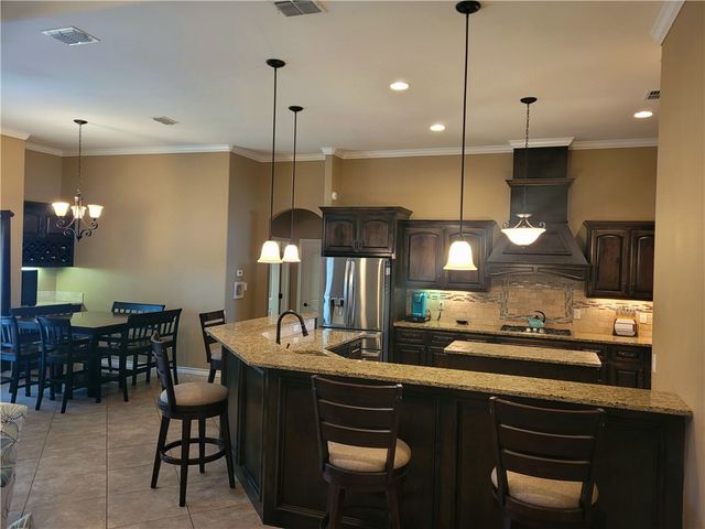 7505 S Lake Dr, Corpus Christi, TX 78414