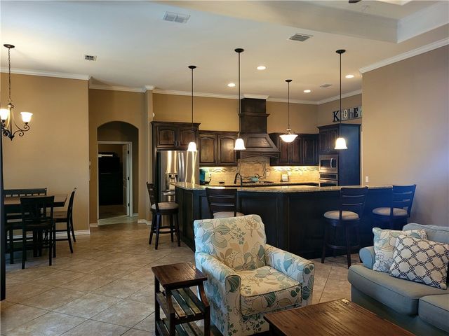 7505 S Lake Dr, Corpus Christi, TX 78414