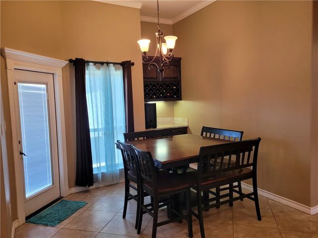 7505 S Lake Dr, Corpus Christi, TX 78414