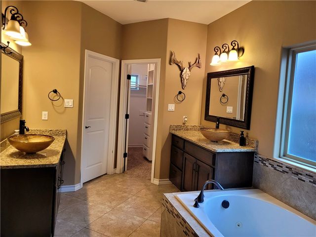 7505 S Lake Dr, Corpus Christi, TX 78414