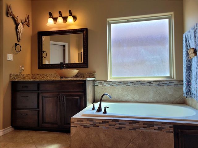 7505 S Lake Dr, Corpus Christi, TX 78414