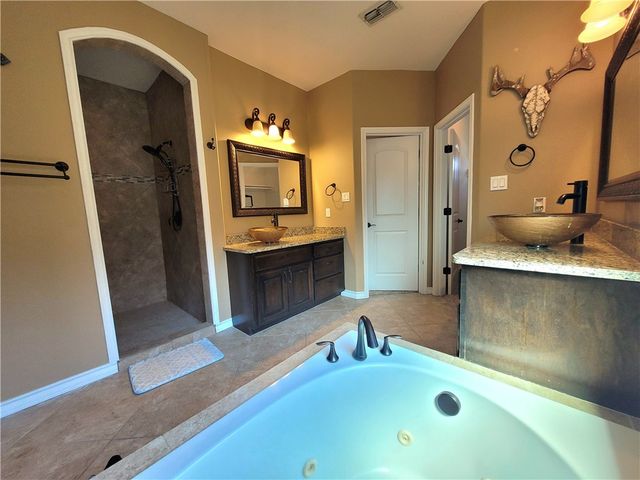 7505 S Lake Dr, Corpus Christi, TX 78414