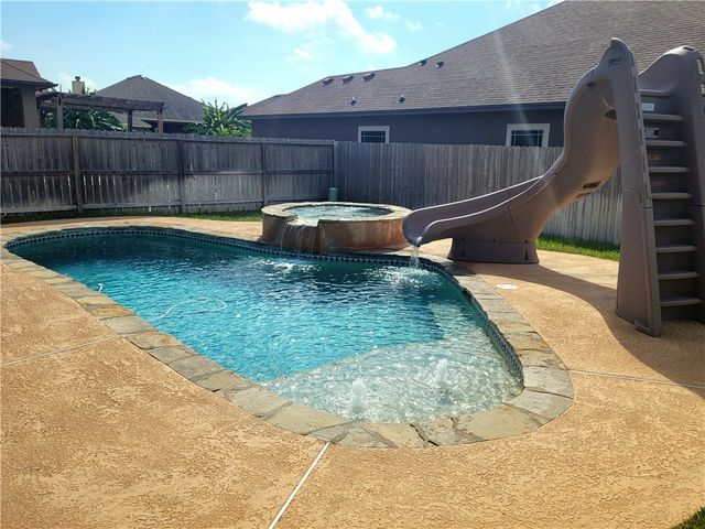 7505 S Lake Dr, Corpus Christi, TX 78414