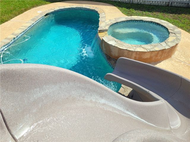 7505 S Lake Dr, Corpus Christi, TX 78414