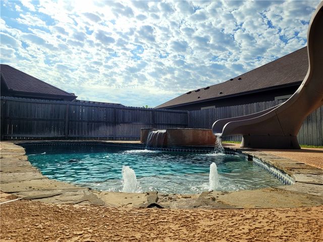 7505 S Lake Dr, Corpus Christi, TX 78414