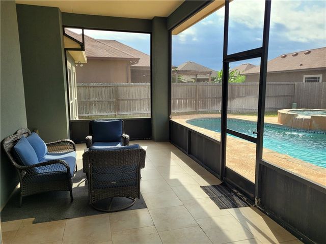 7505 S Lake Dr, Corpus Christi, TX 78414