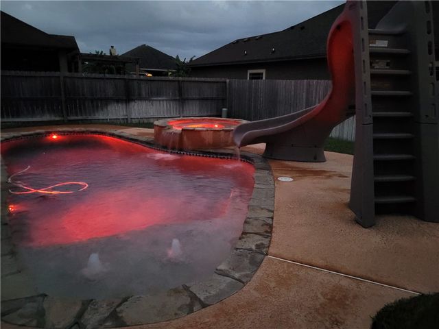 7505 S Lake Dr, Corpus Christi, TX 78414