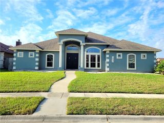 7505 S Lake Dr, Corpus Christi, TX 78414