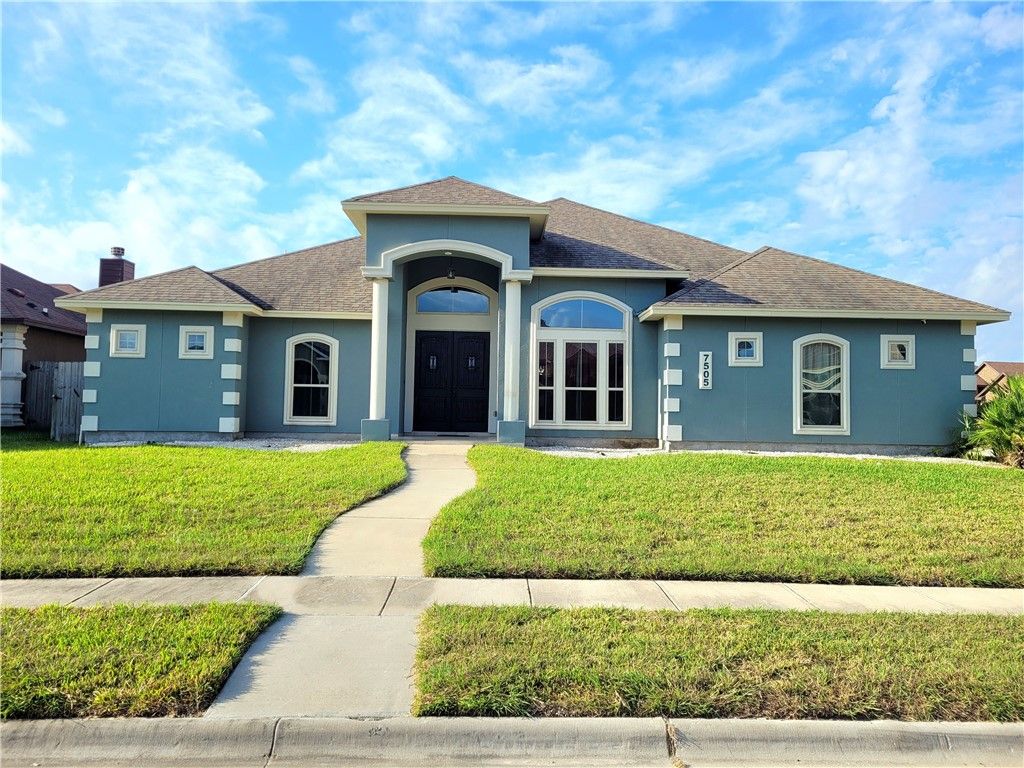 7505 S Lake Dr, Corpus Christi, TX 78414