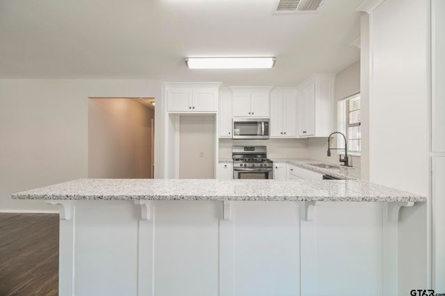 107 N Rainbow Dr, Whitehouse, TX 75791