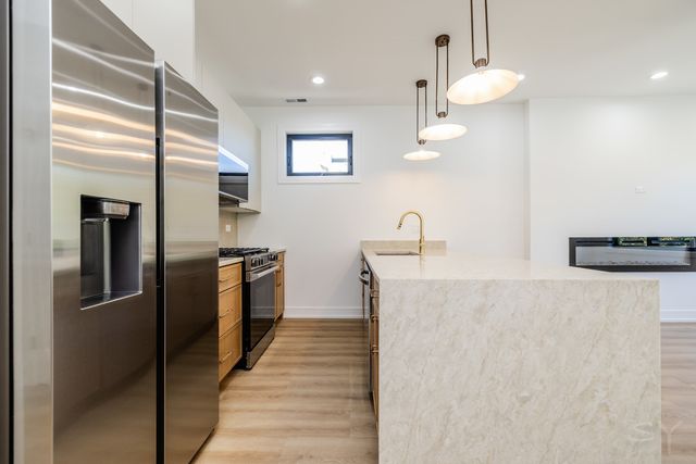 3327 W Division Street 2, Chicago, IL 60651