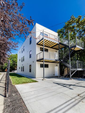 3327 W Division Street 2, Chicago, IL 60651