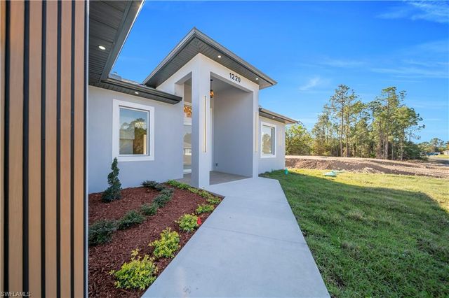 1220 Euclid AVE, Lehigh Acres, FL 33972