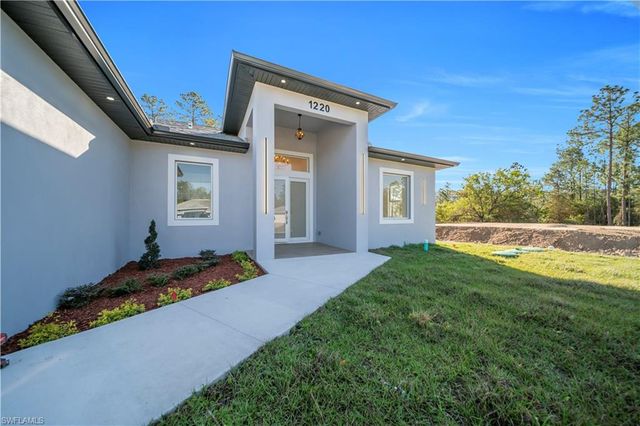 1220 Euclid AVE, Lehigh Acres, FL 33972