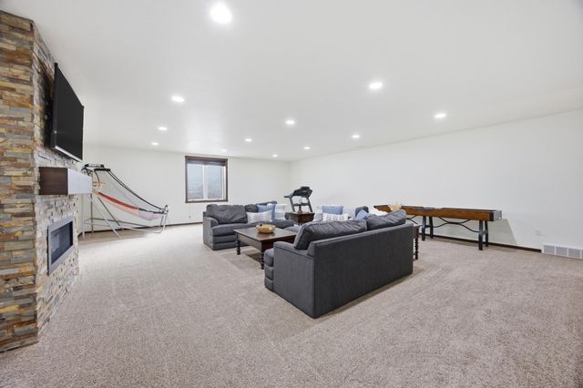 3839 Reserve Drive E, West Fargo, ND 58078