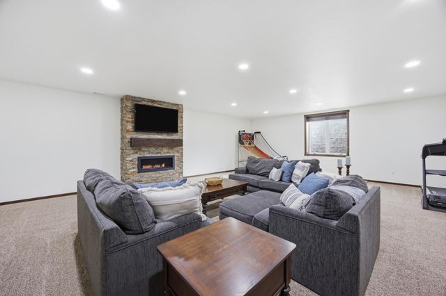 3839 Reserve Drive E, West Fargo, ND 58078