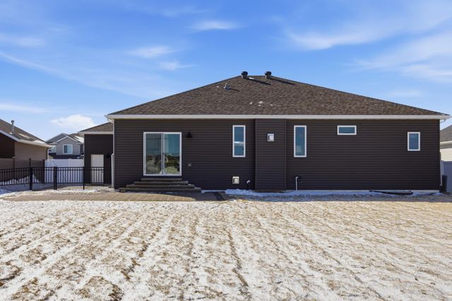 3839 Reserve Drive E, West Fargo, ND 58078