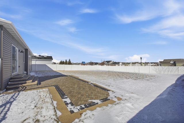 3839 Reserve Drive E, West Fargo, ND 58078