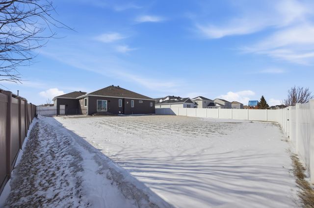 3839 Reserve Drive E, West Fargo, ND 58078