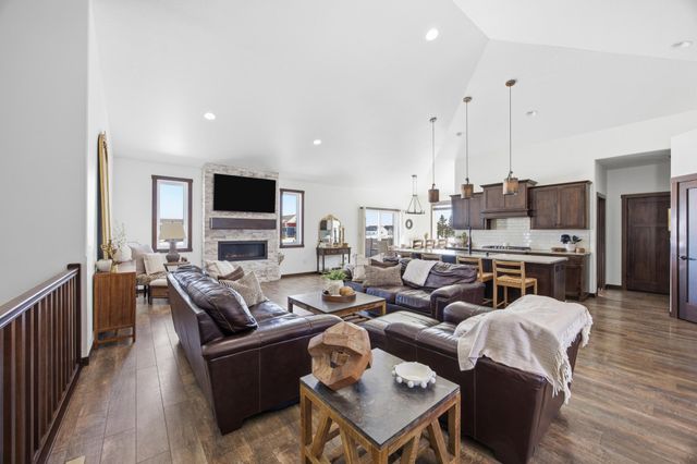 3839 Reserve Drive E, West Fargo, ND 58078