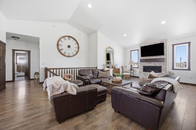 3839 Reserve Drive E, West Fargo, ND 58078