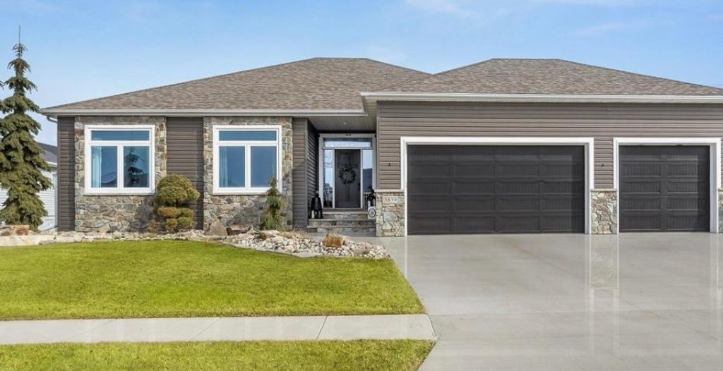 3839 Reserve Drive E, West Fargo, ND 58078