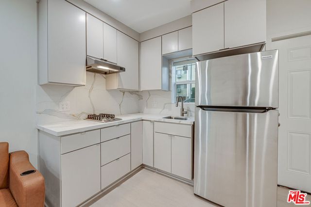 8710 S Chalmers Street, Los Angeles, CA 90035