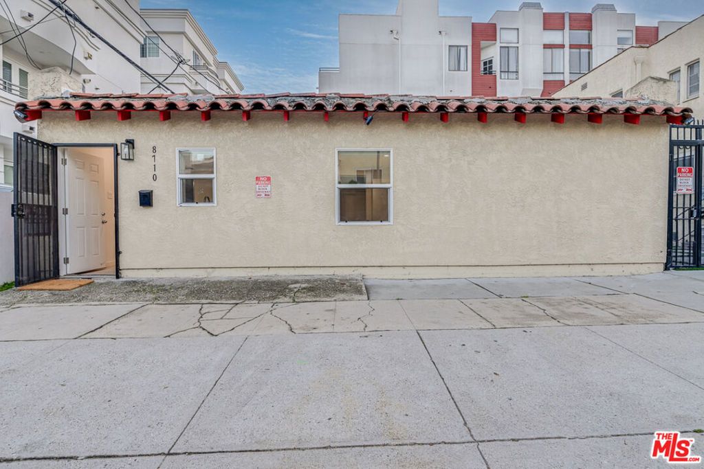 8710 S Chalmers Street, Los Angeles, CA 90035