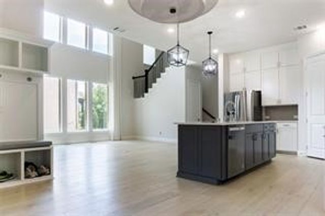 8016 Sunflower Lane, Dallas, TX 75252