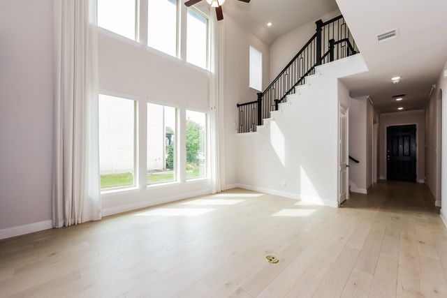 8016 Sunflower Lane, Dallas, TX 75252