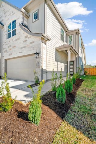 607 Silver Pear Ct, Montgomery, TX 77316