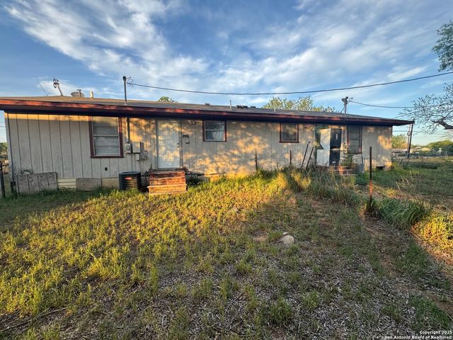 704 Cantrell, Jourdanton, TX 78026