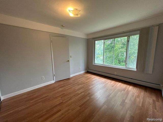 16480 E 9 Mile Road 201, Eastpointe, MI 48021