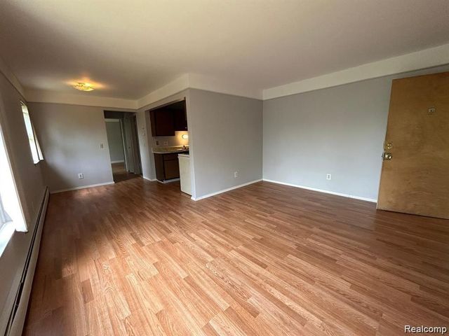 16480 E 9 Mile Road 201, Eastpointe, MI 48021