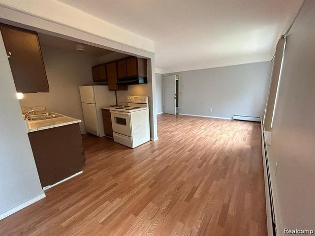 16480 E 9 Mile Road 201, Eastpointe, MI 48021