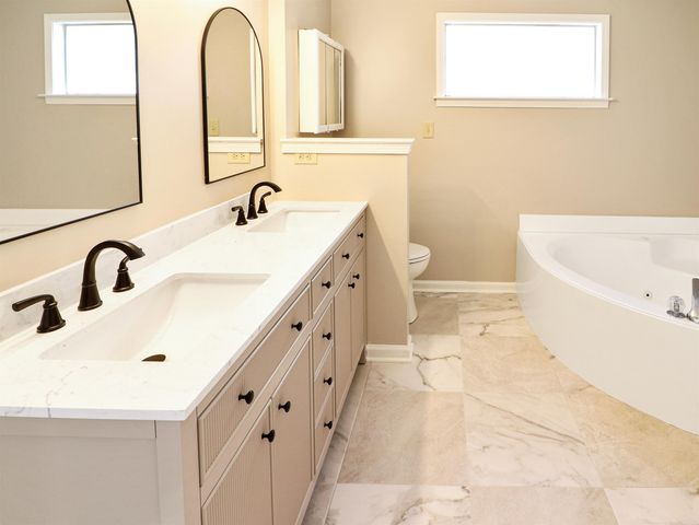 2321 VALLEY EDGE CV, Memphis, TN 38016