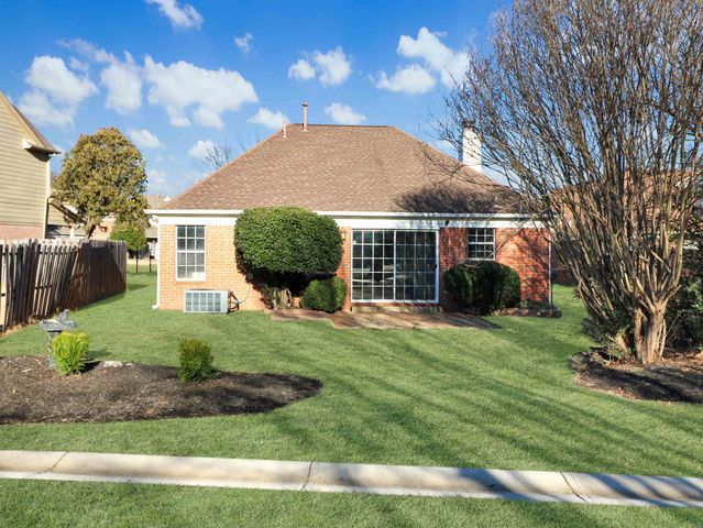 2321 VALLEY EDGE CV, Memphis, TN 38016