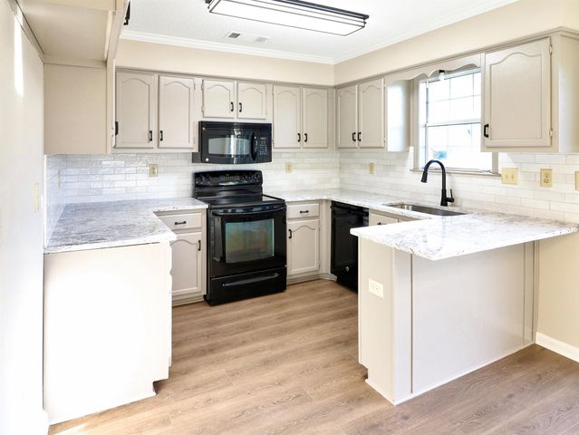 2321 VALLEY EDGE CV, Memphis, TN 38016