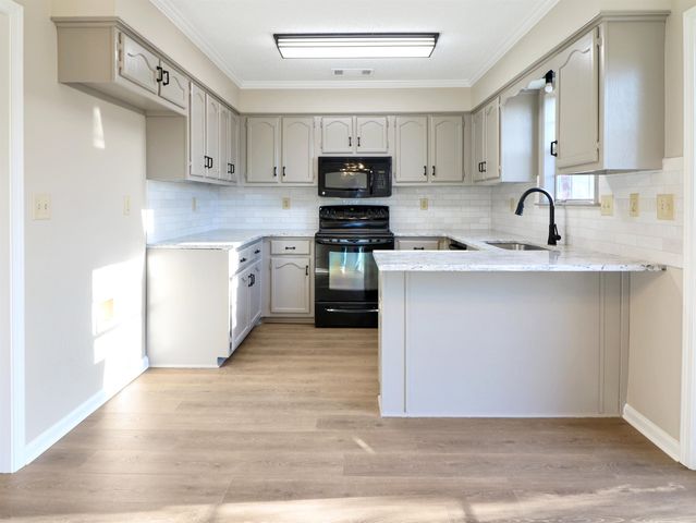 2321 VALLEY EDGE CV, Memphis, TN 38016