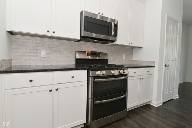9454 Oakley Drive, Indianapolis, IN 46260